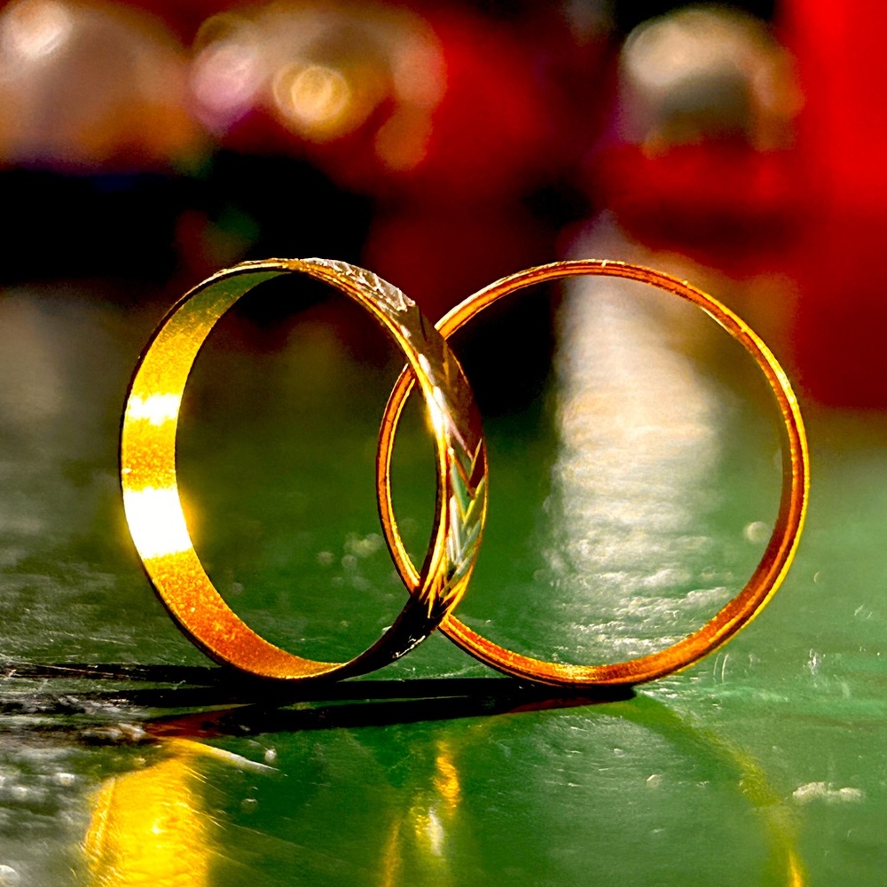 Size 6 Gold Rimmed Silver Arrow Design Ring